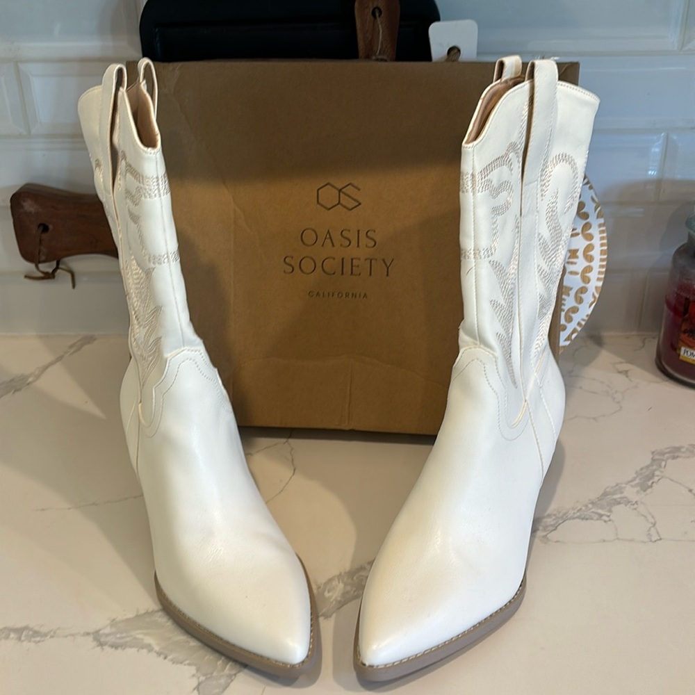 White western Cowboy boot never worn.  Great concert or Nashville trip